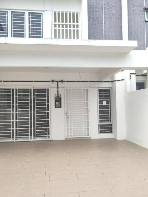 Safiyya Homestay Keluang Kültér fotó