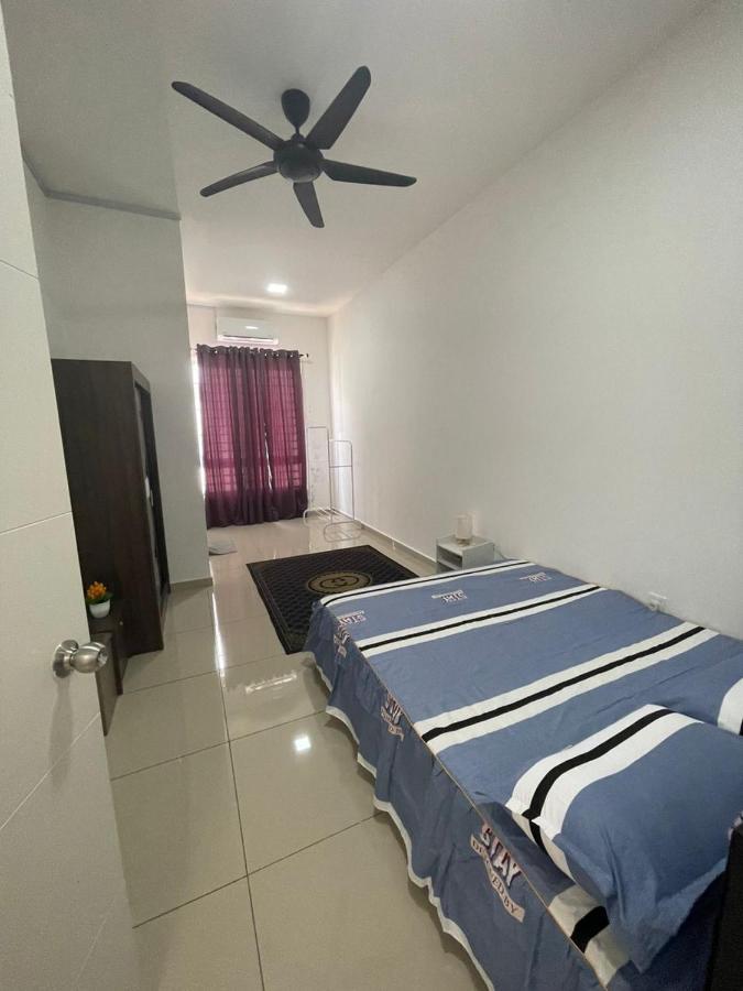 Safiyya Homestay Keluang Kültér fotó