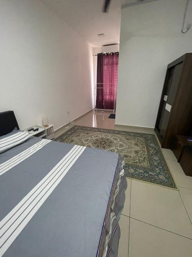 Safiyya Homestay Keluang Kültér fotó