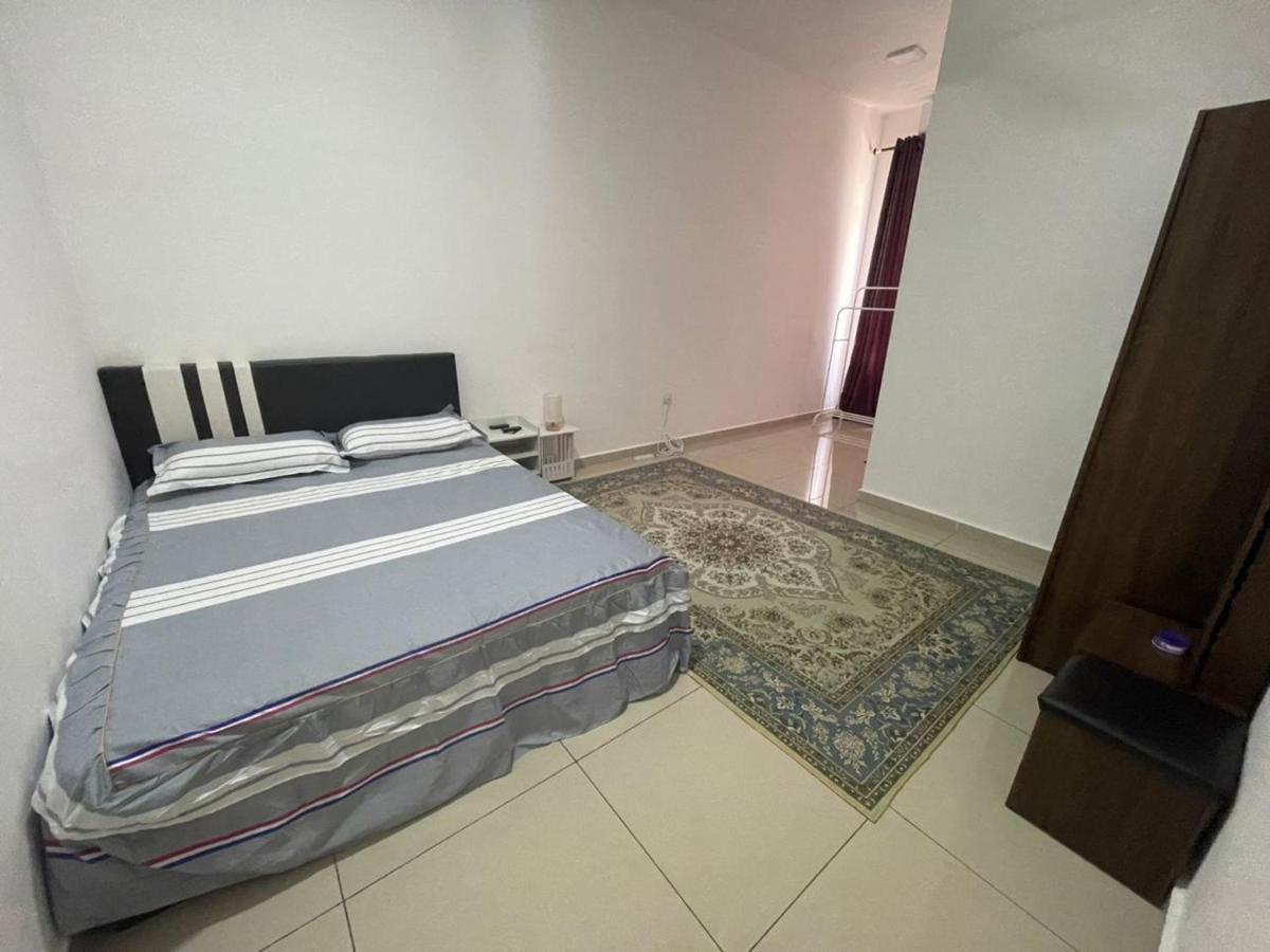 Safiyya Homestay Keluang Kültér fotó
